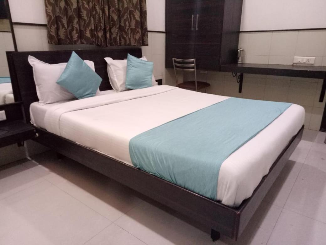 Hotel Sharda Мумбаи Экстерьер фото