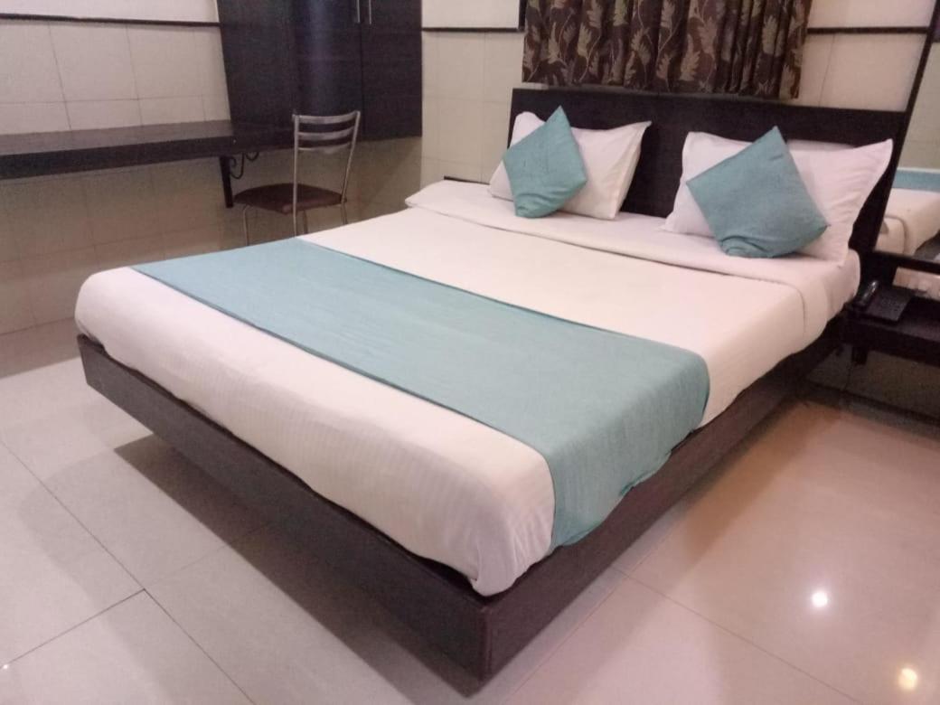 Hotel Sharda Мумбаи Экстерьер фото